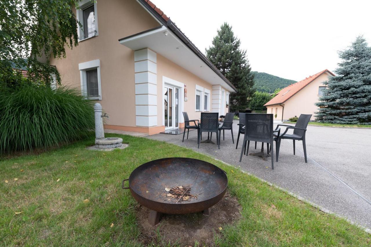 Apartmaji In Sobe Ramar Straza Esterno foto