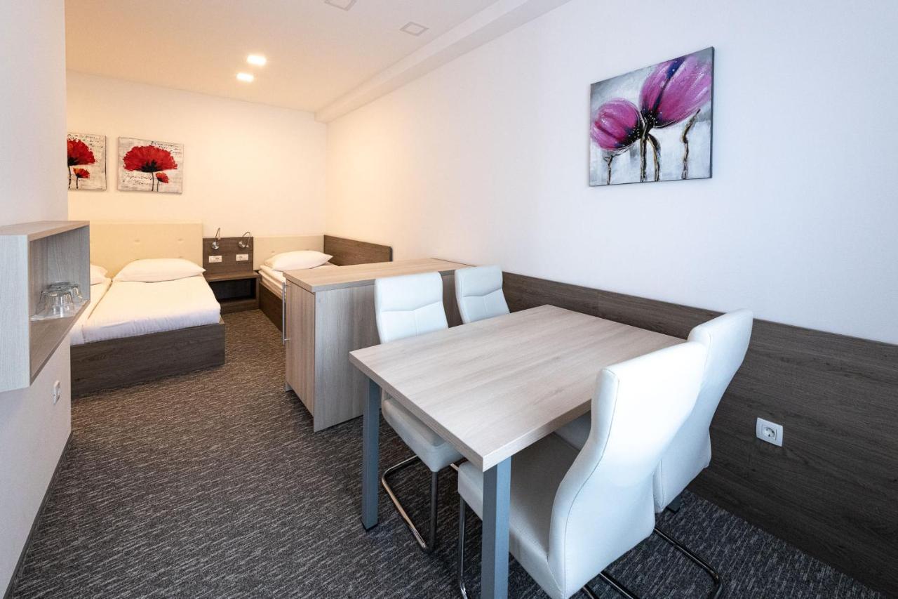 Apartmaji In Sobe Ramar Straza Esterno foto