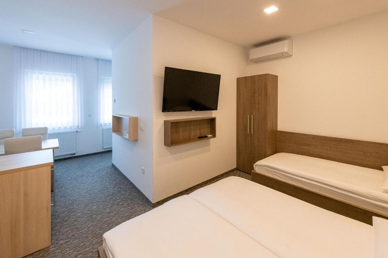 Apartmaji In Sobe Ramar Straza Esterno foto