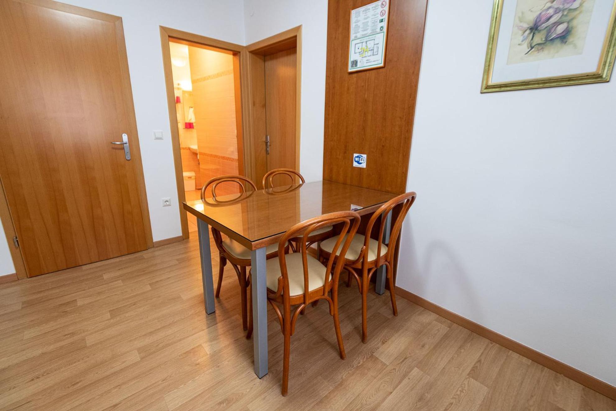 Apartmaji In Sobe Ramar Straza Esterno foto