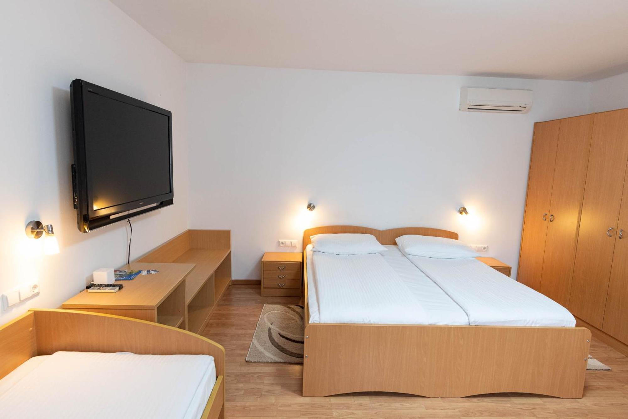Apartmaji In Sobe Ramar Straza Esterno foto