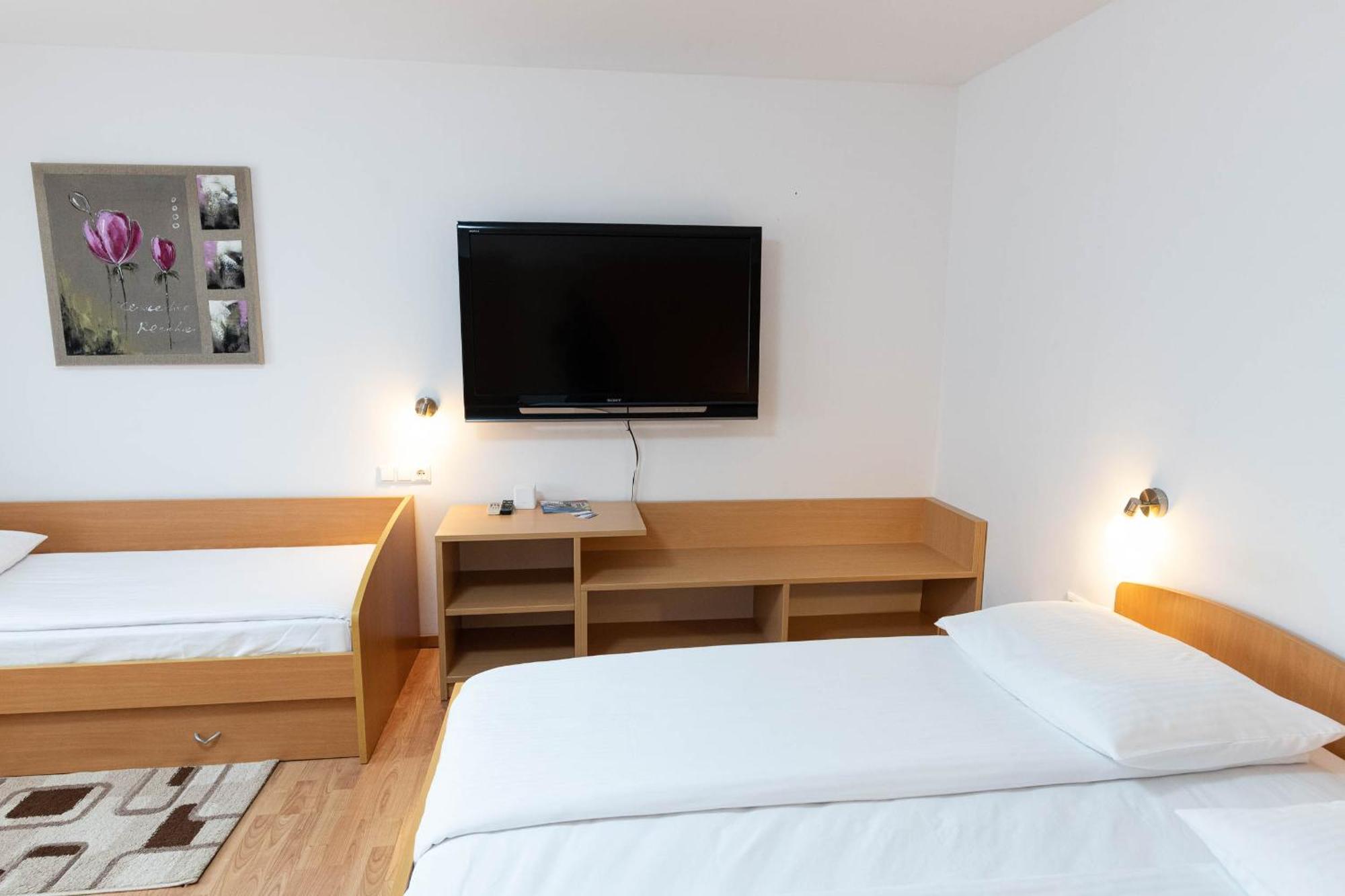 Apartmaji In Sobe Ramar Straza Esterno foto