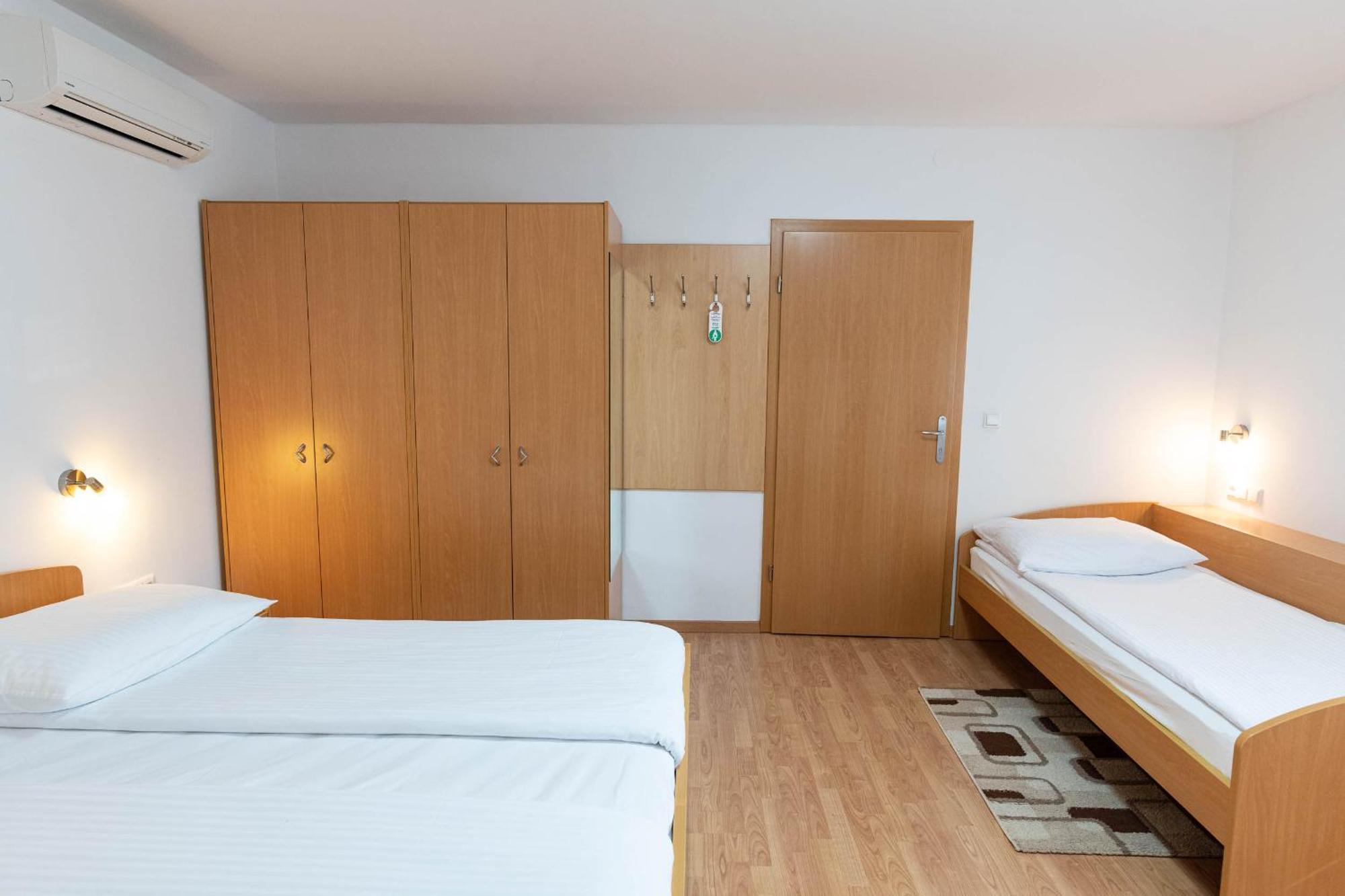 Apartmaji In Sobe Ramar Straza Esterno foto