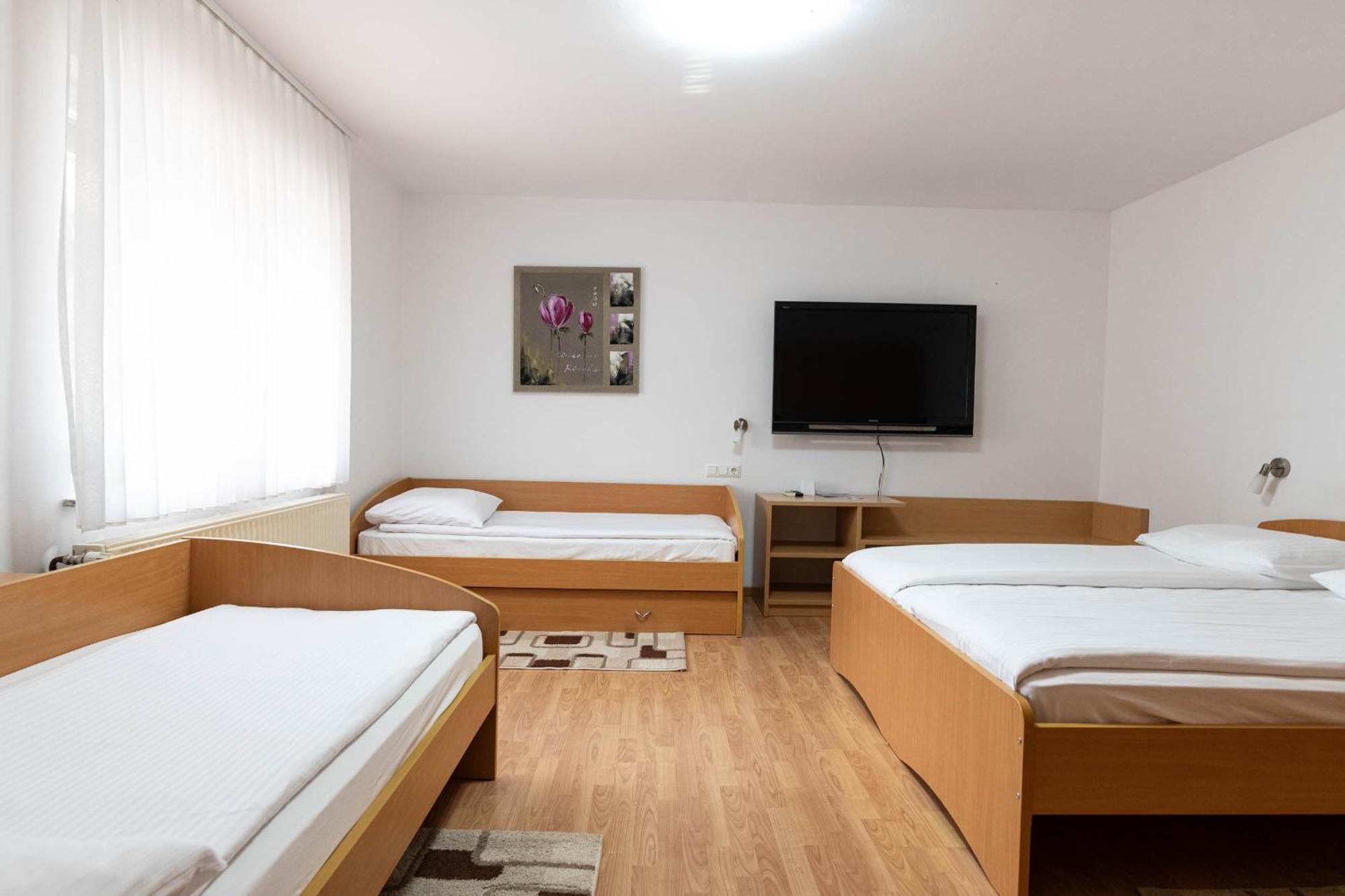 Apartmaji In Sobe Ramar Straza Esterno foto