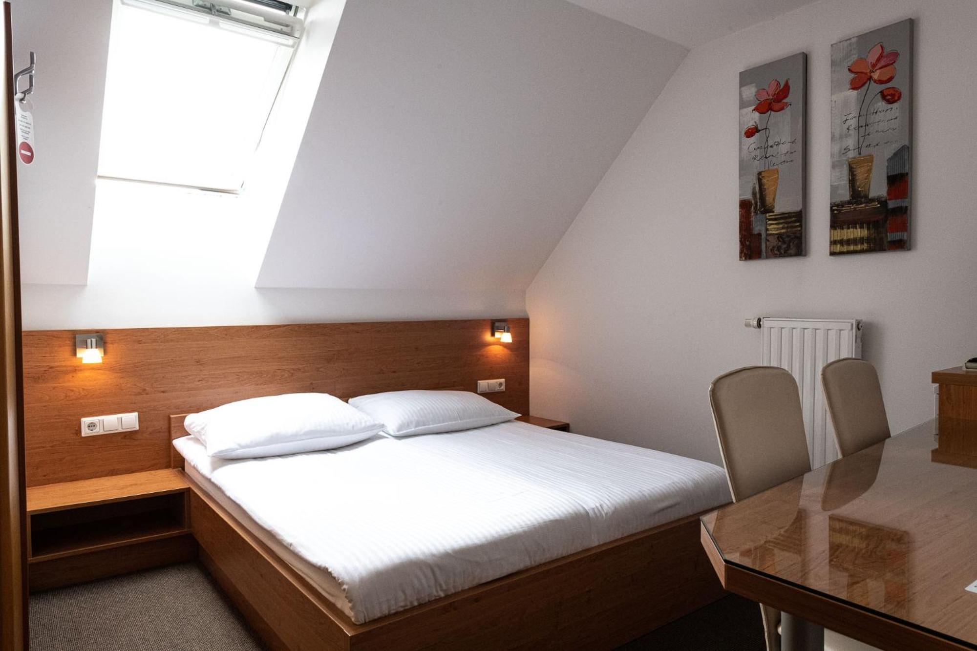 Apartmaji In Sobe Ramar Straza Esterno foto