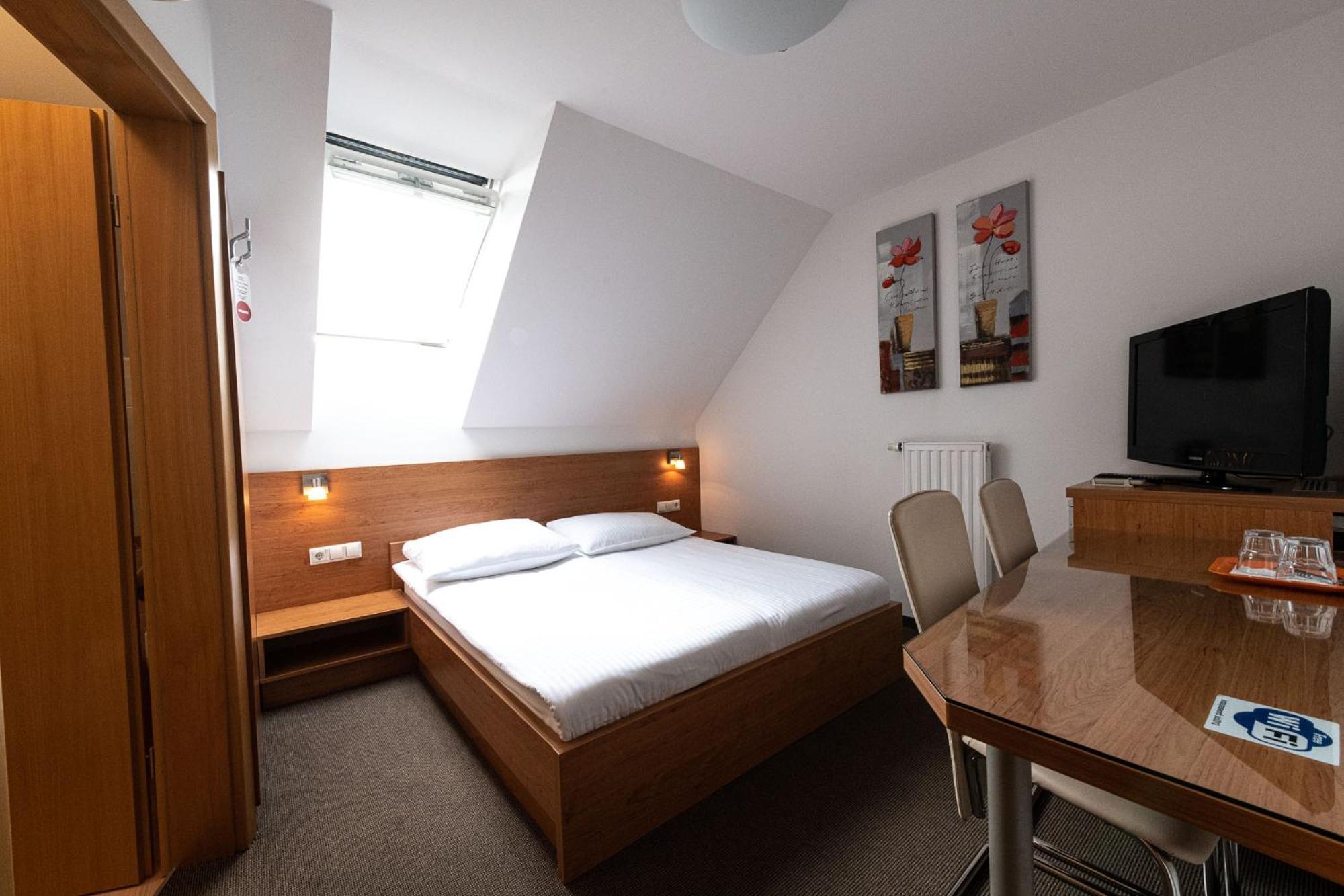 Apartmaji In Sobe Ramar Straza Esterno foto