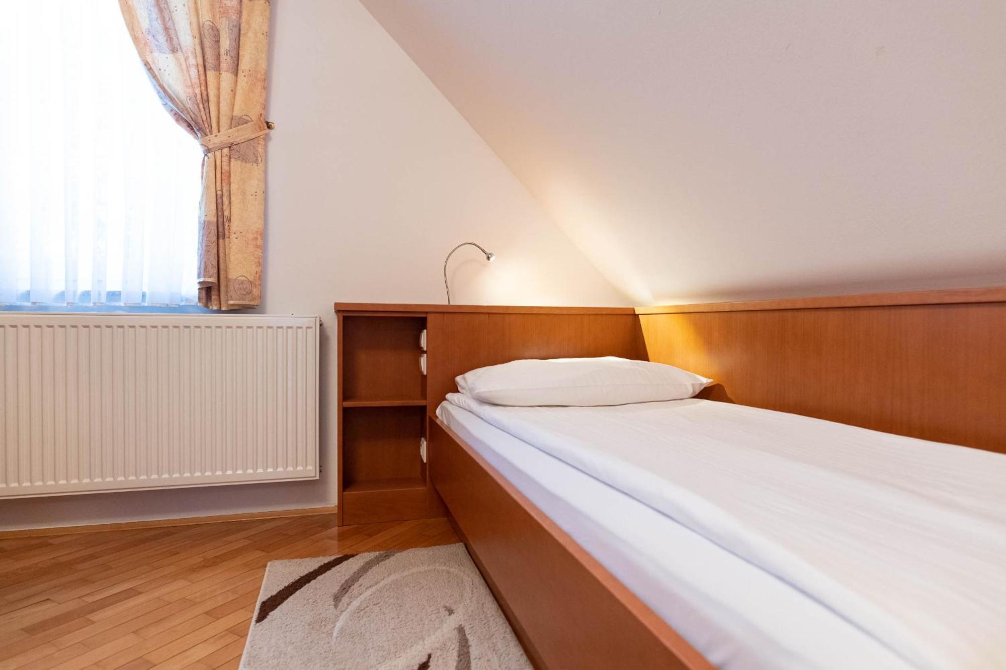 Apartmaji In Sobe Ramar Straza Esterno foto