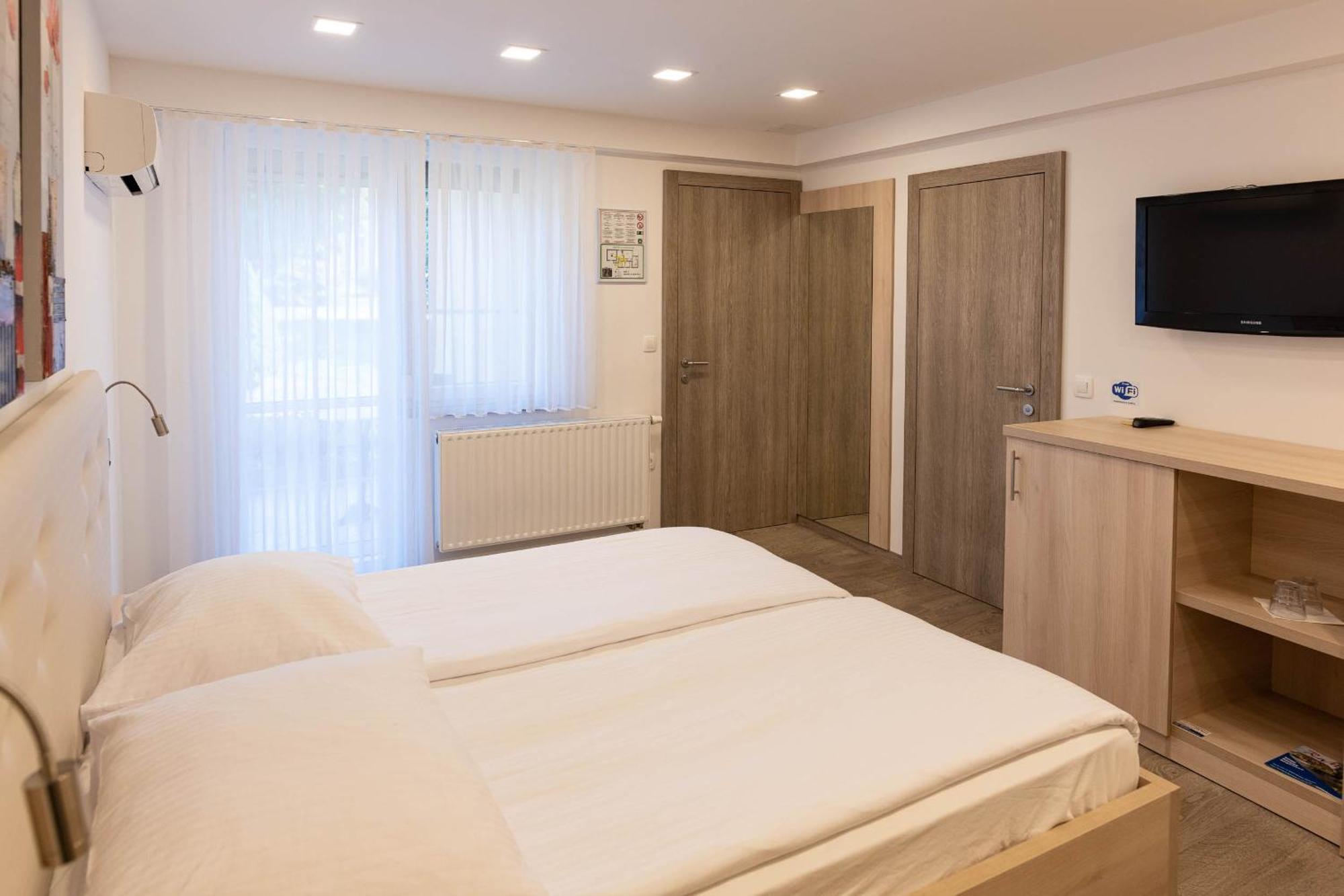 Apartmaji In Sobe Ramar Straza Esterno foto