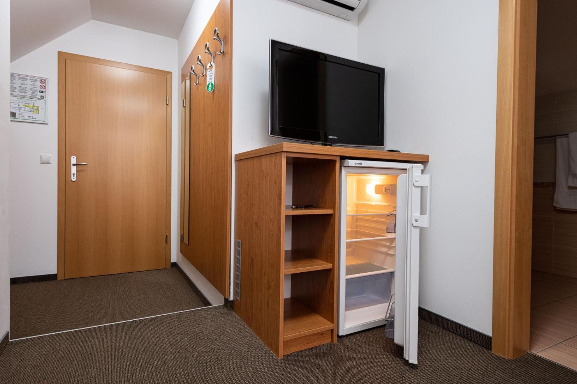 Apartmaji In Sobe Ramar Straza Esterno foto